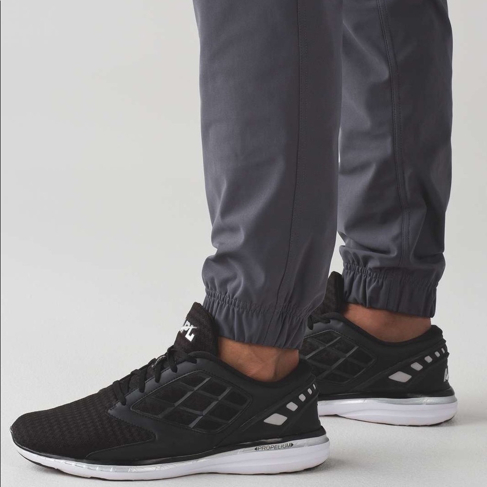 lululemon Warp City Jogger, size small - Picture 6 of 7